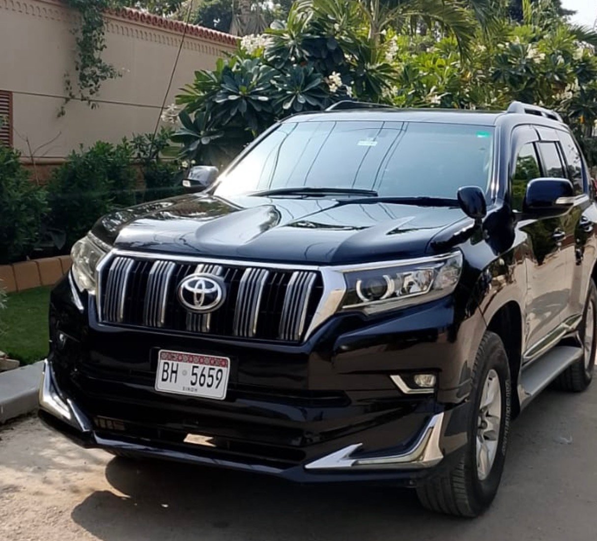 rent toyota prado